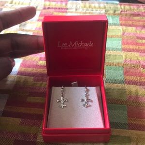 MEDIUM FLEUR DE LIS EARRINGS